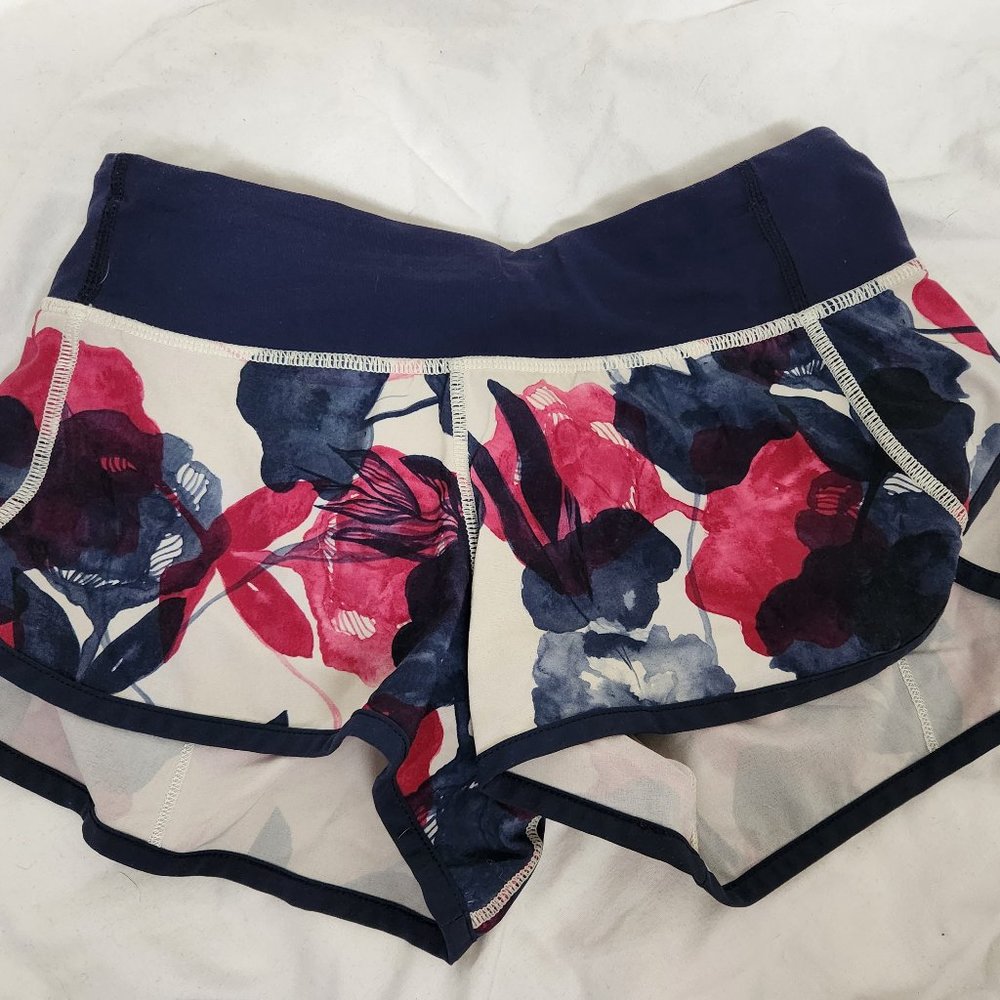 Lululemon Speed Up Low-Rise Lined Short 2.5'' in abstract pink and blue floral